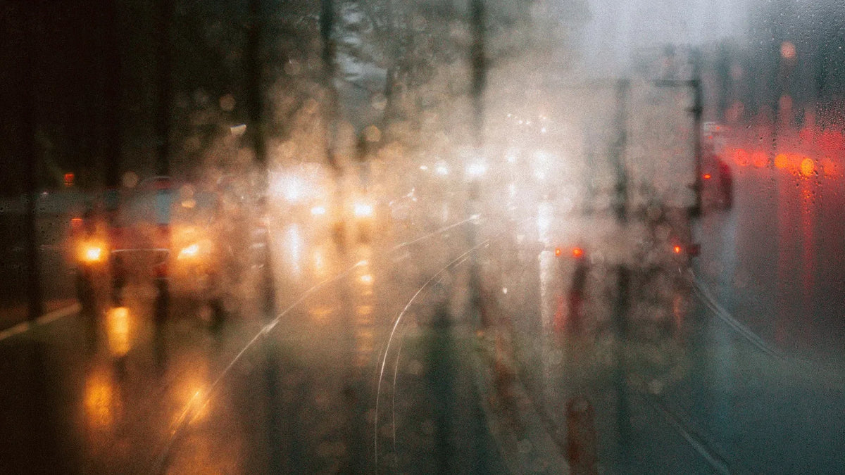 Fogged-up car windows – what causes them and how to get rid of them